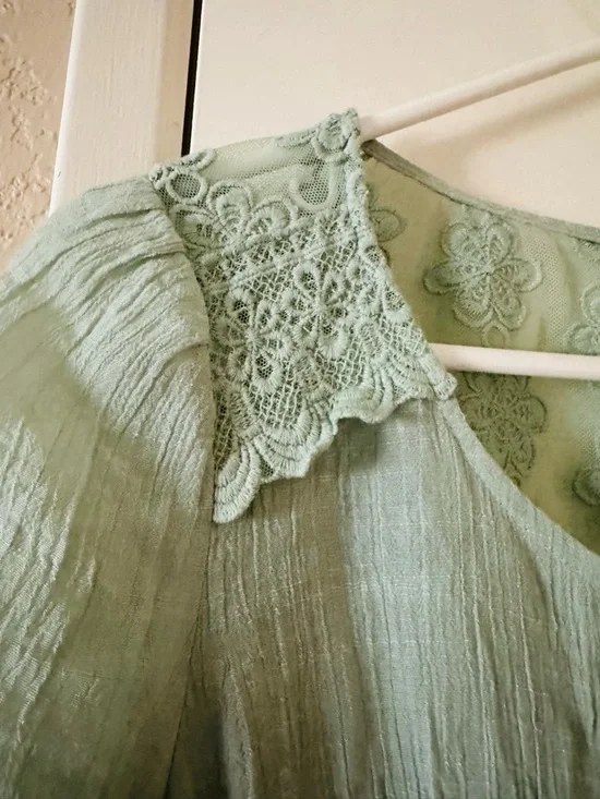 mine Long Sleeve Blouse Women’s size Medium Mint Green Lace-Trim - Picture 2 of 14